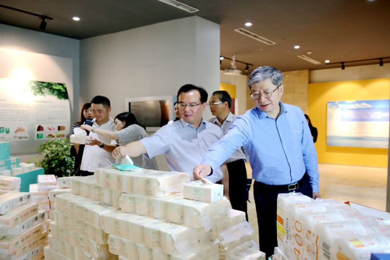 2019年 5月22日，時任浙江省社會組織綜合黨委專職副書記、省民政廳社會組織管理局局長蔡國華蒞臨景興紙業調研企業發展情況和黨建工作
