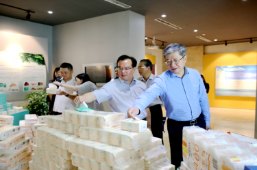 2019年 5月22日，時(shí)任浙江省社會(huì)組織綜合黨委專職副書記、省民政廳社會(huì)組織管理局局長(zhǎng)蔡國(guó)華蒞臨景興紙業(yè)調(diào)研企業(yè)發(fā)展情況和黨建工作