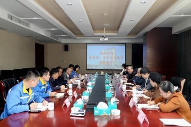 商務部駐杭特辦特派員劉福學攜浙江省商務廳黨組成員、總經濟師朱軍一行蒞臨景興紙業考察調研