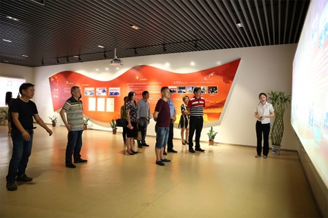 中法集團領(lǐng)導來景興交流黨建工作